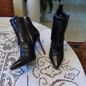 KORS by Michael Kors Black Leather Ankle Boots w/Removable Front Fringe Panel 8M